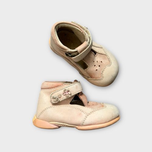 Nyitott kislány bőrcipő - 19