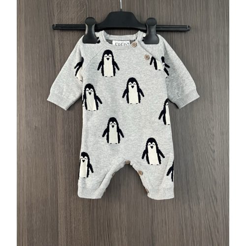 F&F kötött kisfiú rugdalózó - 56