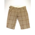 Barna kockás rövidnadrág (140)