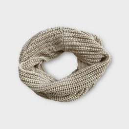 Kötött női sál