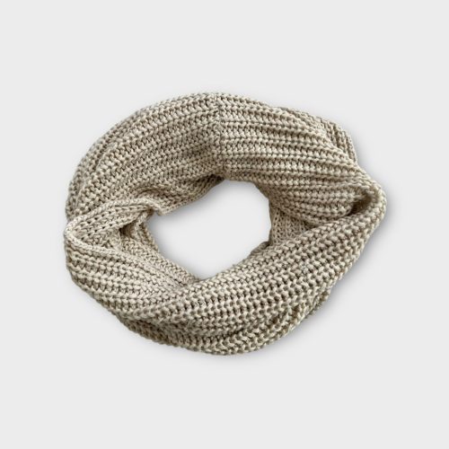 Kötött női sál