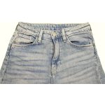 Bő szárú világoskék farmer (140)